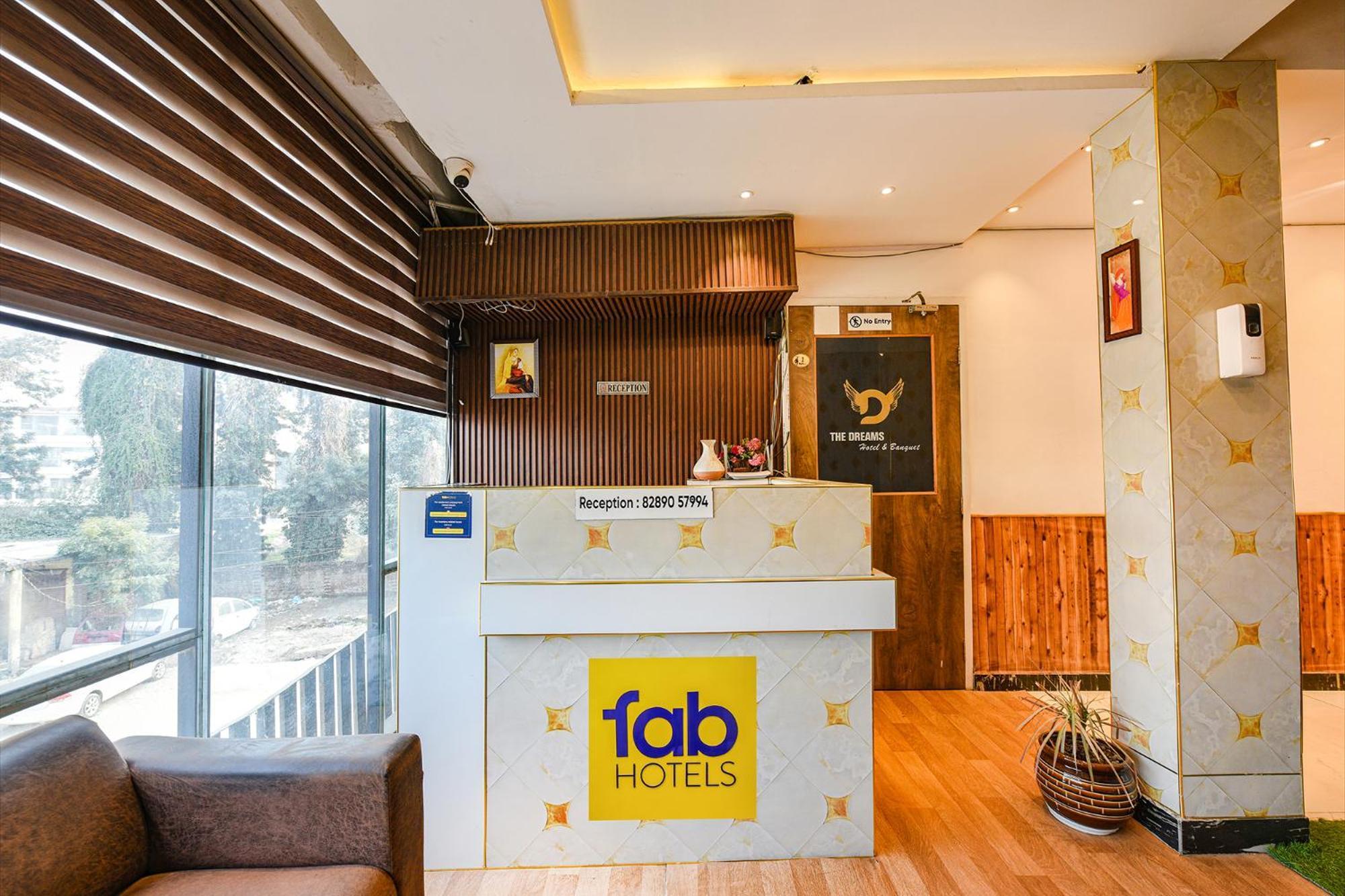 Fabhotel The Dreams Kharar Exteriör bild